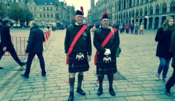 Collin Cooks (links) Großvater kämpfte in Flandern. Er kommt jedes Jahr aus Schottland "to remember him" (c) Christiane Habermalz / Deutschlandradio Hauptstadtstudio