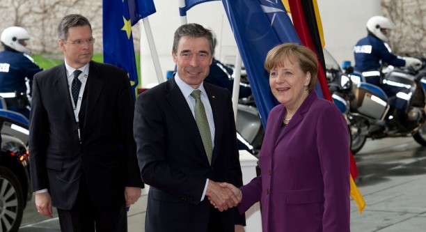 Treffen zwischen dem damaligen Nato-Generalsekretär Anders Fogh Rasmussen und Bundeskanzlerin Merkel 2011 © Nato