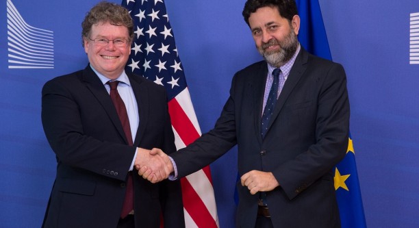 Die TTIP-Verhandlungsführer Dan Mullaney (USA) und Ignacio Garcia Bercero (EU) vor der 10. Verhandlungsrunde (v.l.) © European Union 2015