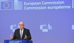 Der Erste Vize-Kommissionspräsident Frans Timmermans kündigt das Rechtsstaatlichkeits-Verfahren gegen Polen an © European Union, 2016