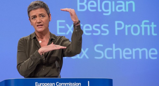 Um soo viel hat Belgien die EU-Steuerzahler besch***. Wettbewerbskommissarin Margrethe Vestager erläutert die Kommissionsentscheidung © European Union 2016