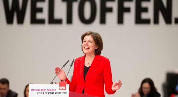 Die rheinland-pfälzische Ministerpräsidentin Malu Dreyer auf dem SPD-Bundesparteitag 2015. Foto: Kay Nietfeld/dpa