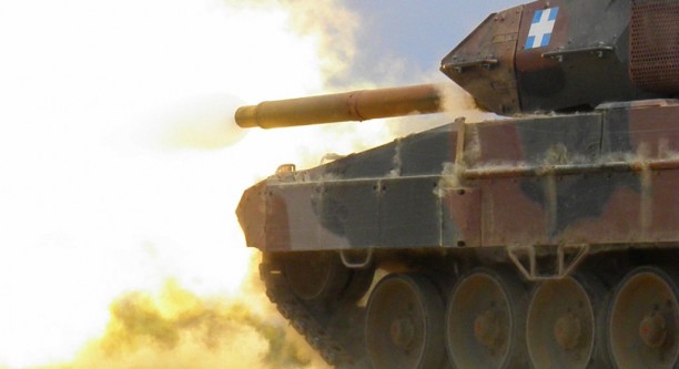 "Wumm" macht der Panzer der griechischen Armee. Im Online-Journalismus sind Symbolbilder unerlässlich. Und Panzer klicken sich immer gut! Auch, wenn sie mit dem Thema gar nichts zu tun haben. Foto: army.gr.